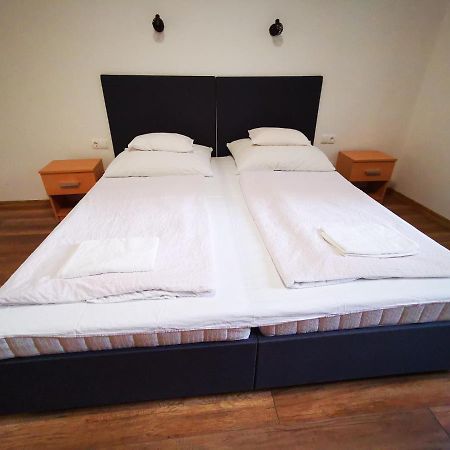 Mate Apartman Gyula Eksteriør bilde
