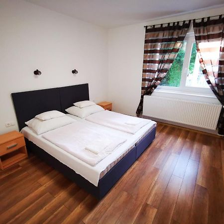 Mate Apartman Gyula Eksteriør bilde