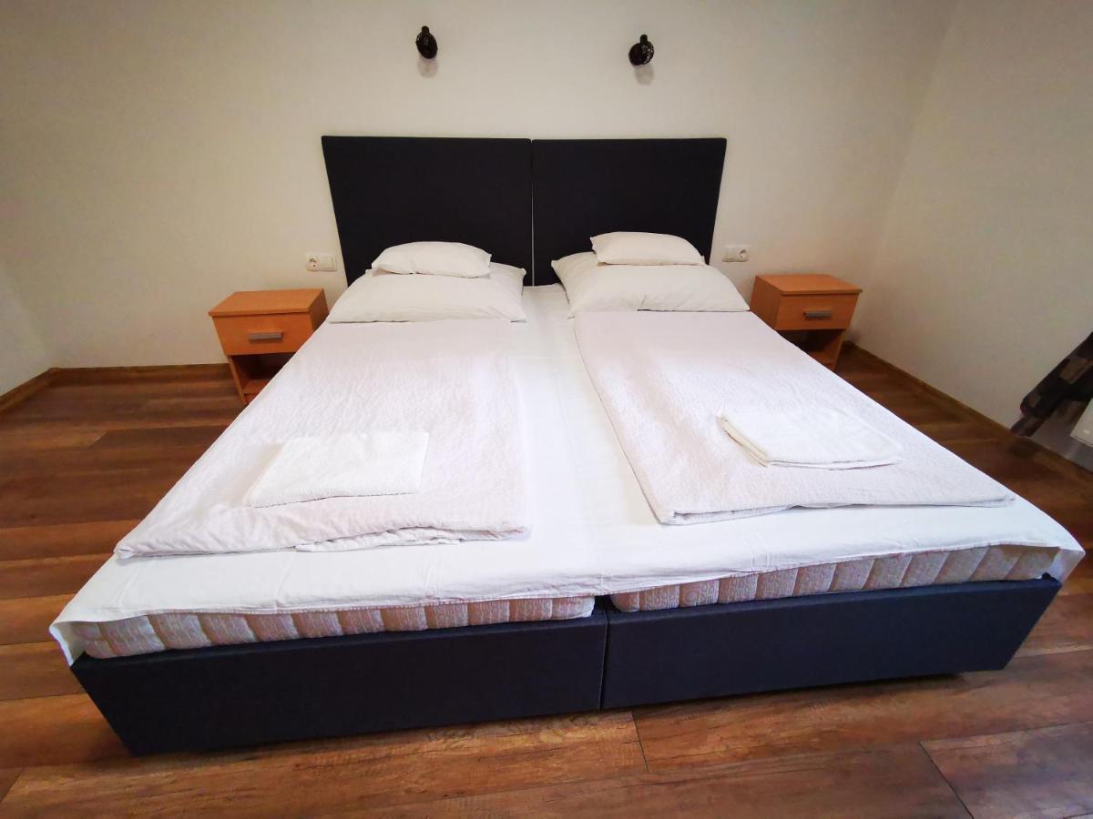Mate Apartman Gyula Eksteriør bilde