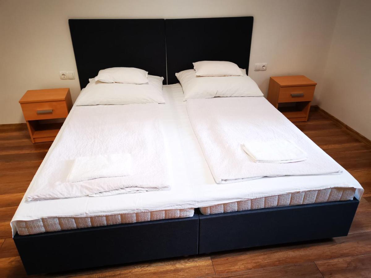 Mate Apartman Gyula Eksteriør bilde